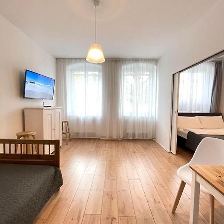 Ferienwohnung Im Stadtzentrum Von Bernau - Schoene Ferienwohnung Mit 1 1/2 Zimmern, Bad, Spuelmaschine, Waschmaschine, Komplette Kueche, Wlan برناو باي برلين المظهر الخارجي الصورة